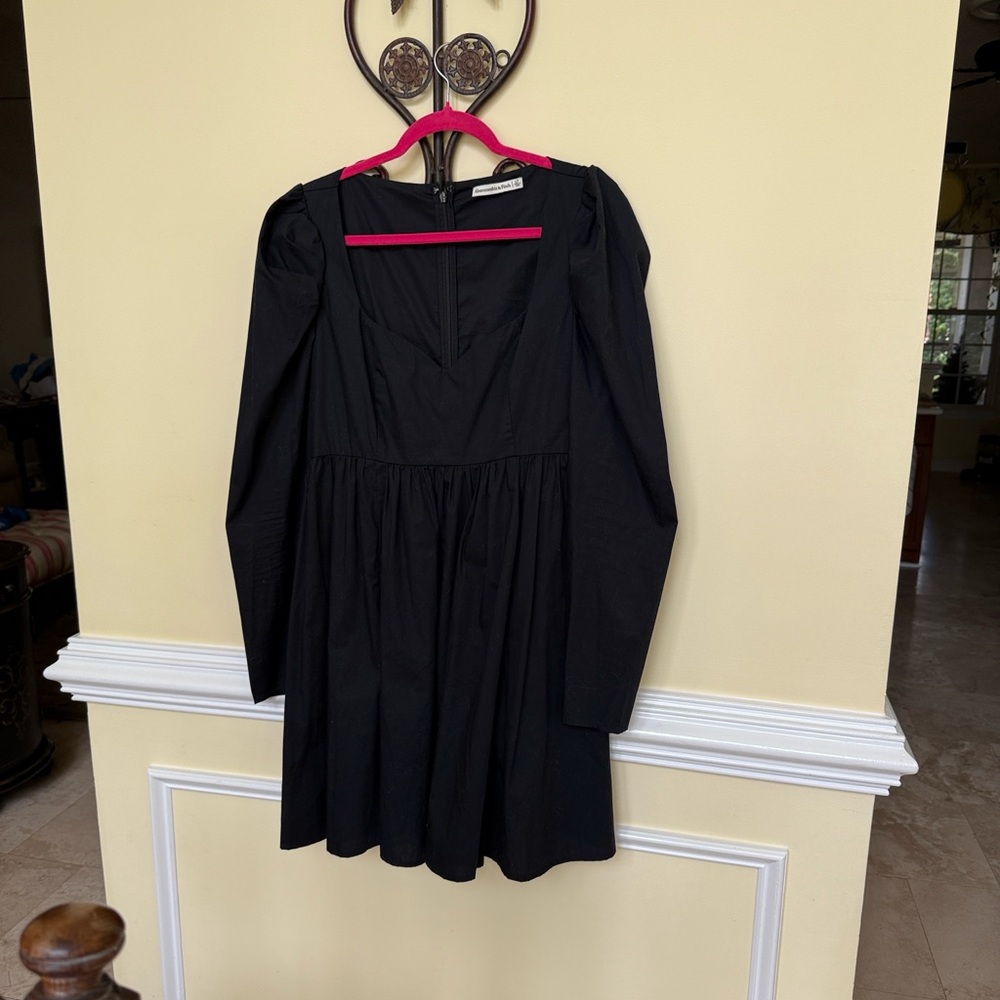 A&F Puff Sleeved Babydoll Dress - in Black